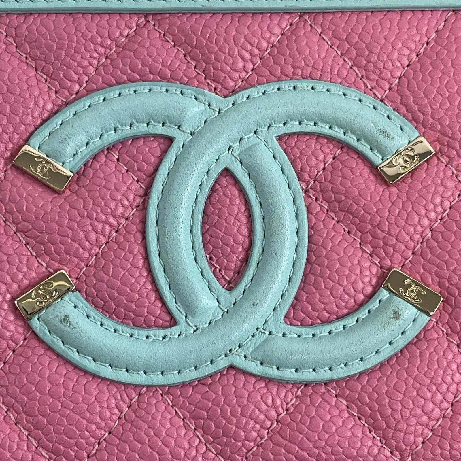 CHANEL - Mini CC Vanity Clutch Quilted Caviar - Green / Pink Crossbody