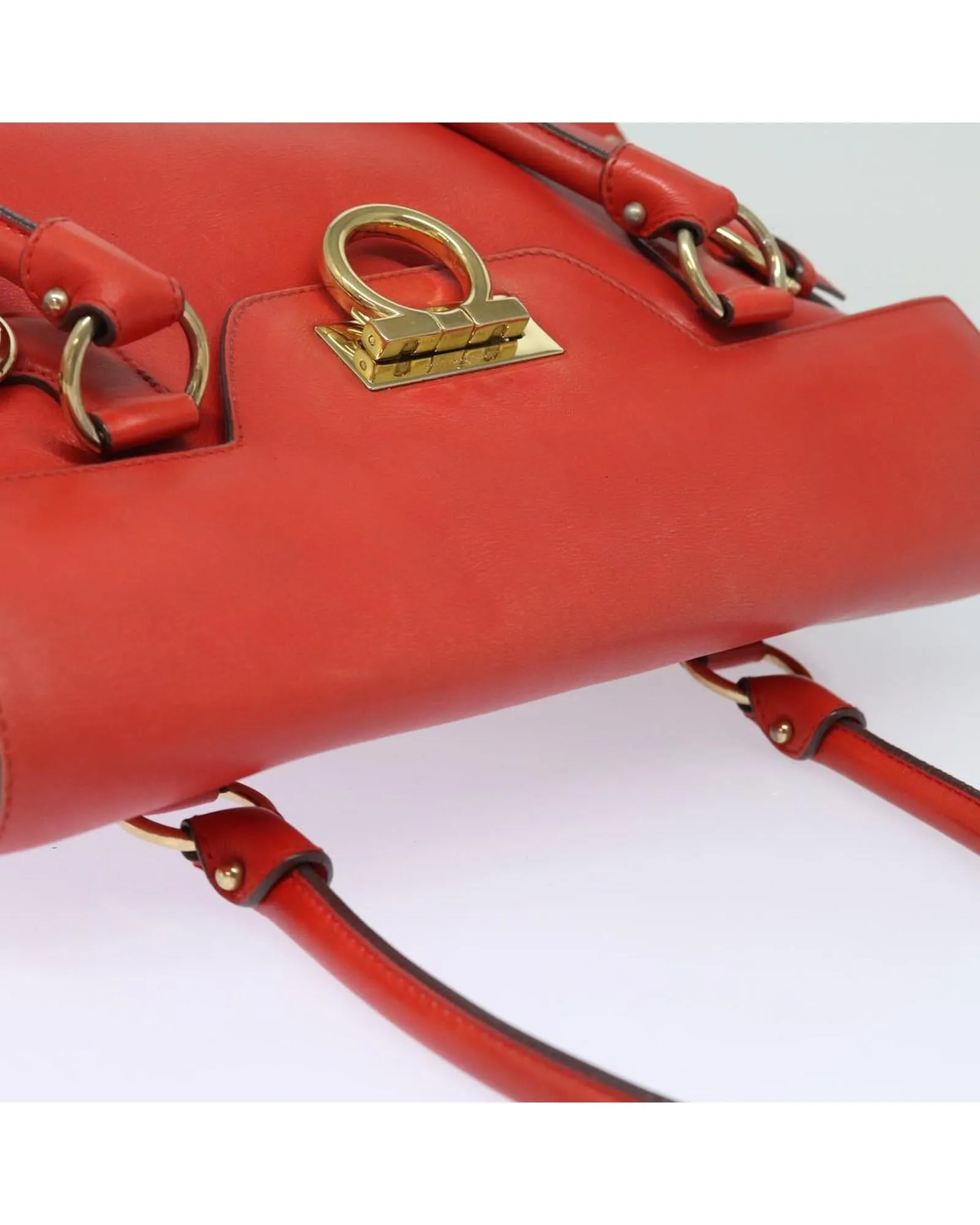 Luxurious Leather Hand Bag with Gancini Detail and Dust Bag