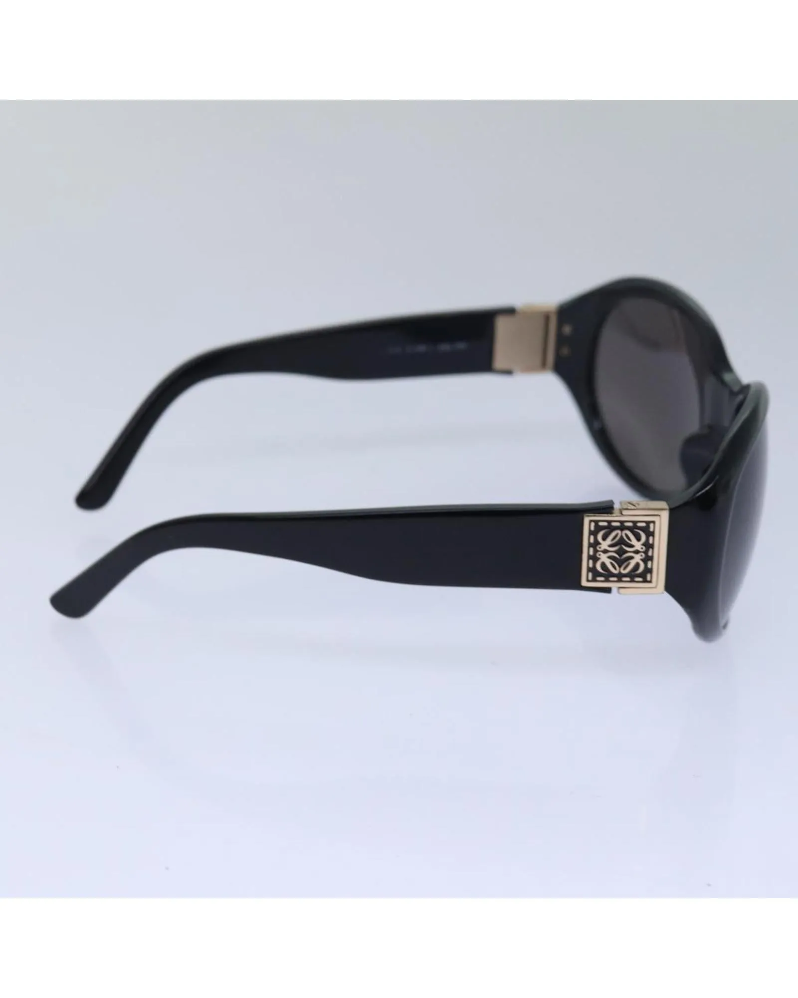 Plastic Frame Sunglasses with Minimalist Design